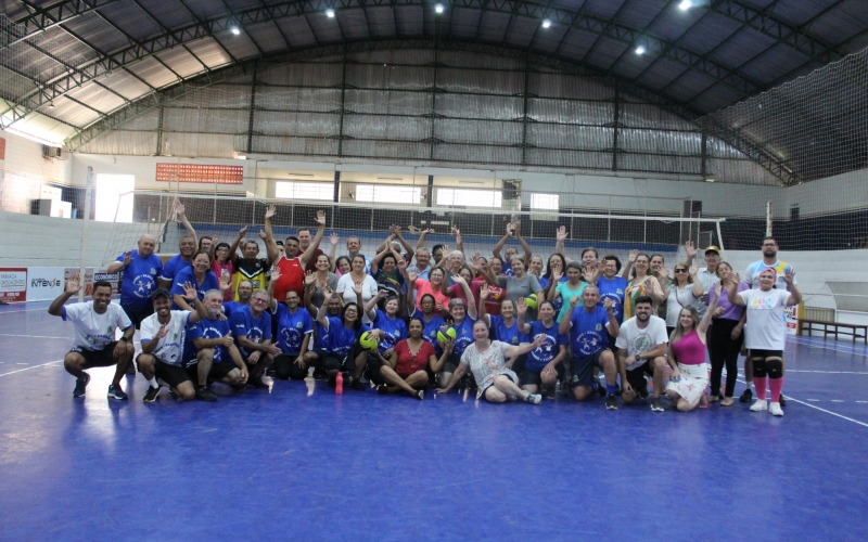 Guaporema e Cidade Gaúcha realizam intercâmbio esportivo com Idosos.