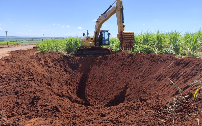 construção de caixas secas em algumas estradas rurais