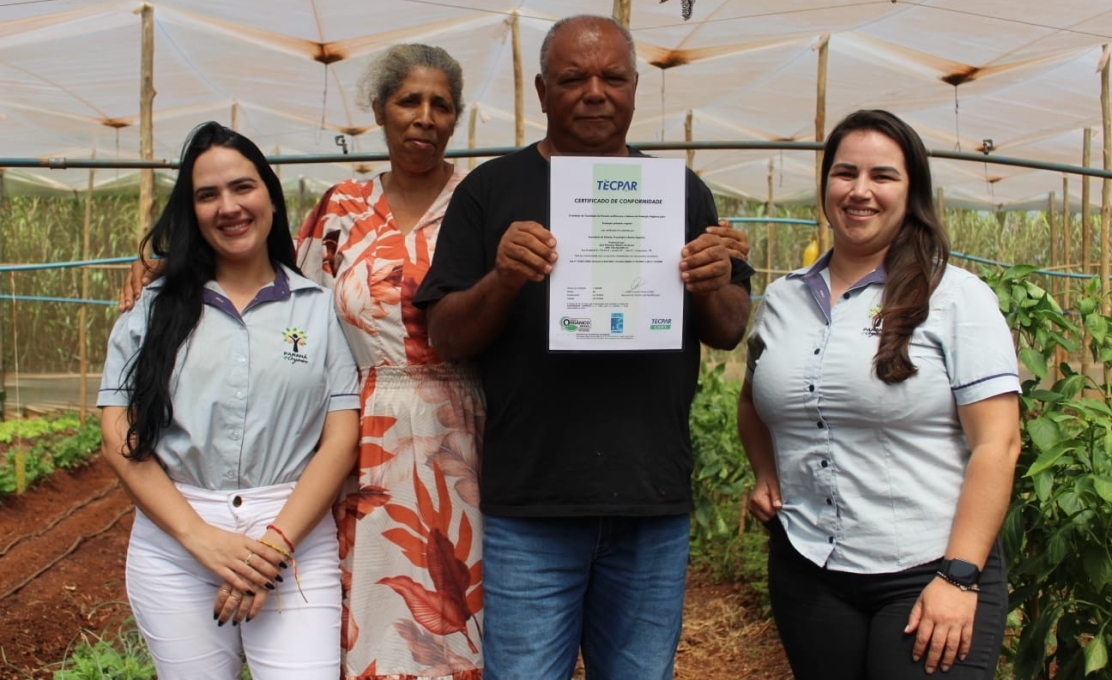 Produtor rural de Guaporema recebe certificação do programa Paraná Mais Orgânico.