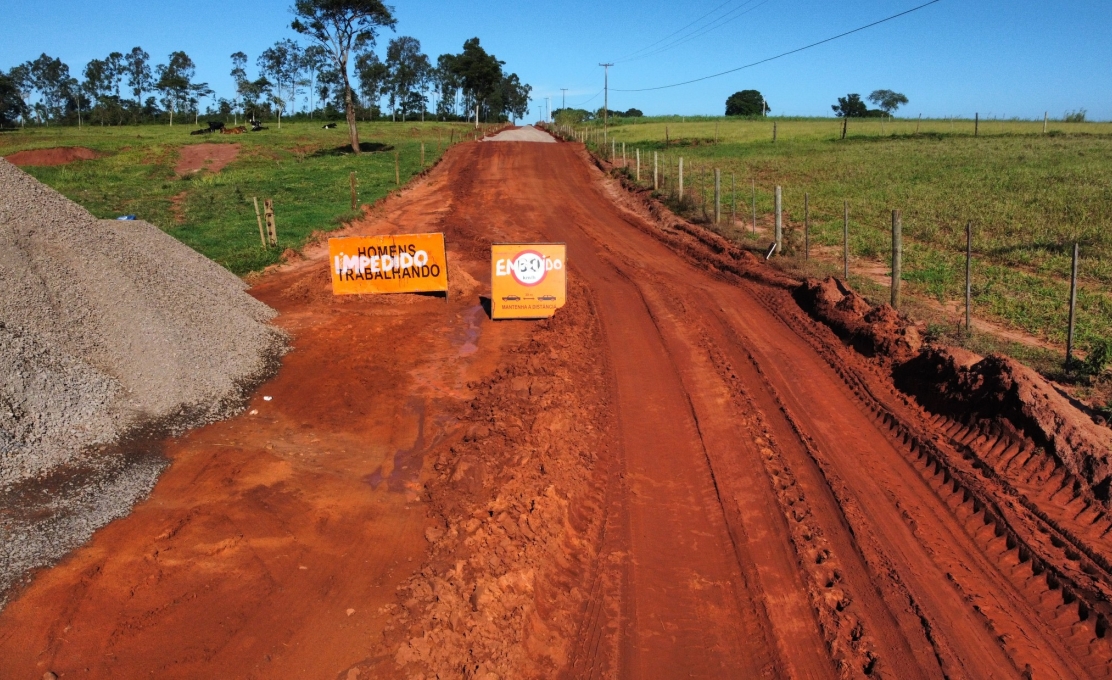 Infraestrutura em Movimento: Começa Nova Etapa de Pavimentação Asfáltica na Estrada Santa Lu...