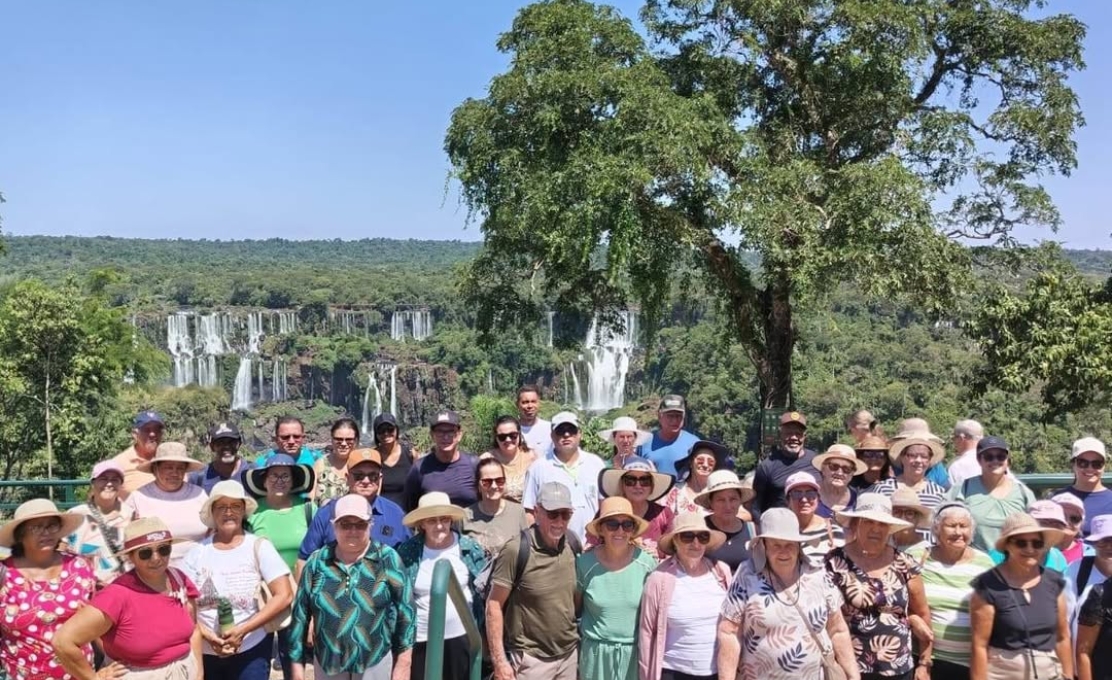 Idosos de Guaporema Vivem Experiência Inesquecível em Foz do Iguaçu.