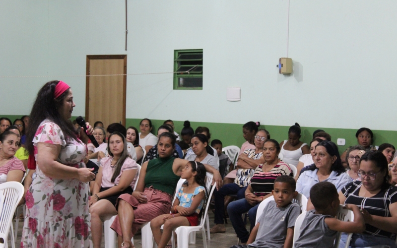 Secretaria Municipal de Saúde realiza palestras sobre o Outubro Rosa.