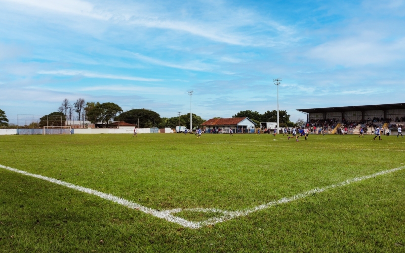 Peneira de futebol reúne Dezenas de crianças em Guaporema.