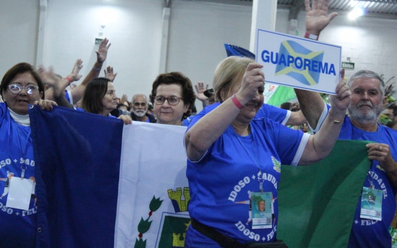 Guaporema participa da cerimônia de abertura dos Jogos da Integração do Idoso em Guaratuba.