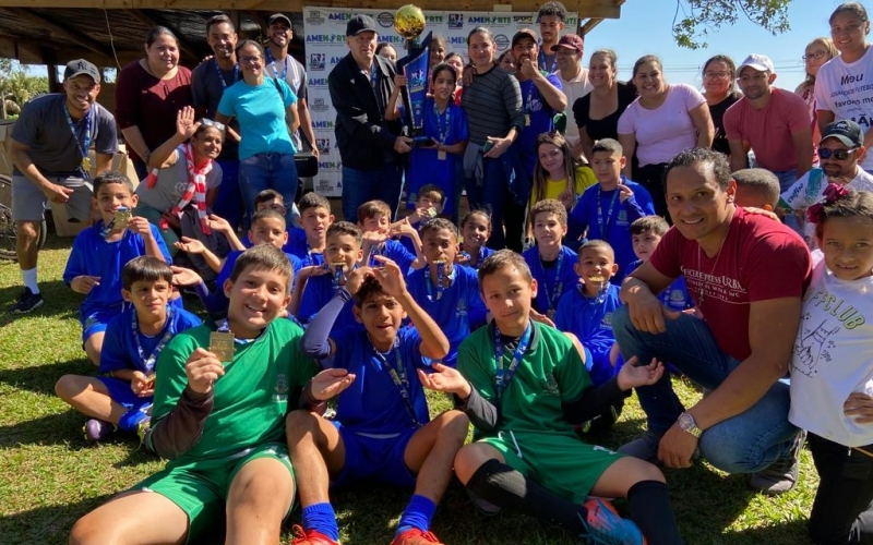 A base vem forte: sub-11 do Grêmio Esportivo Guaporema é campeão da Copa Amenorte de Futebol de Base.