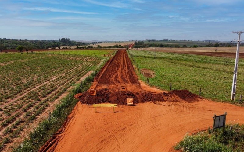 Melhorias na zona rural é com a Prefs!