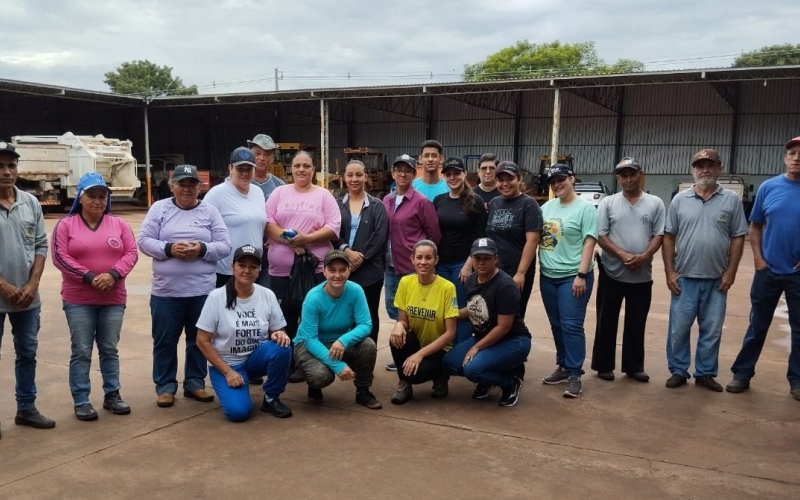 Mutirão contra dengue recolhe toneladas de lixo na área urbana e vila rural do município.