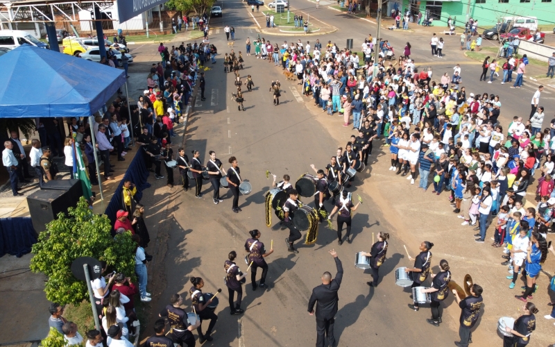 Prefeitura de Guaporema promove desfile cívico de 7 de Setembro.
