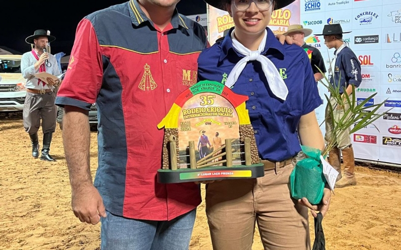 Izabela Medeiros é Campeã internacional de Laço comprido.